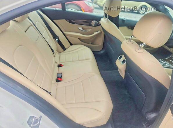 55SWF4KB9JU241992 2018 MERCEDES-BENZ C White Widok tylnych siedzeń