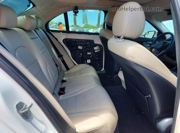 55SWF4KBXGU141974 2016 MERCEDES-BENZ C White Vista de los asientos traseros