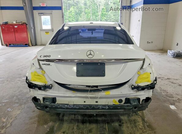 55SWF8DB3KU297352 2019 MERCEDES-BENZ C White Widok z tyłu