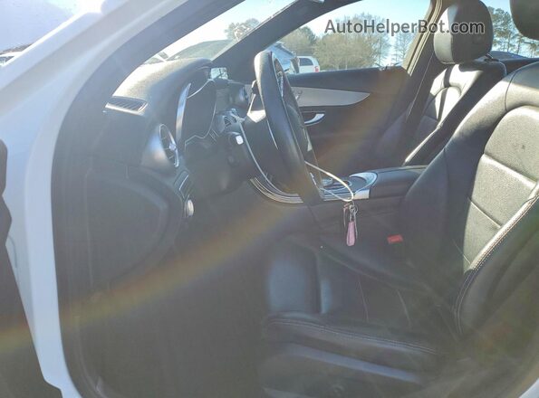 55SWF8DBXKU297669 2019 MERCEDES-BENZ C White Front interior view