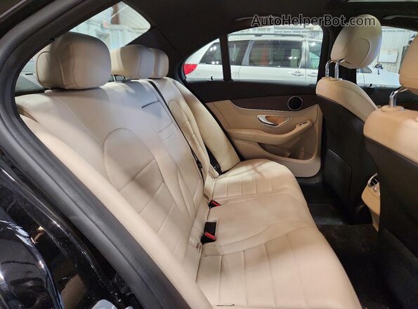 55SWF8EB7KU292685 2019 MERCEDES-BENZ C Black Widok tylnych siedzeń