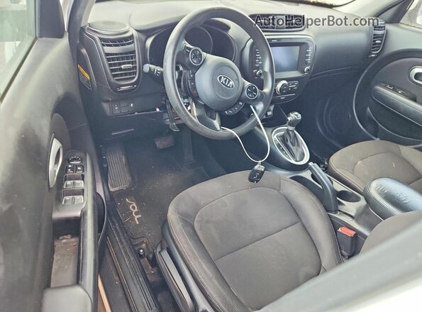 KNDJN2A25J7515697 2018 KIA SOUL White Widok zestawu wskaźników