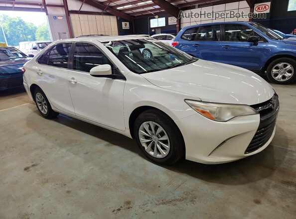 4T1BF1FK2HU802765 2017 TOYOTA CAMRY Белый Вид спереди