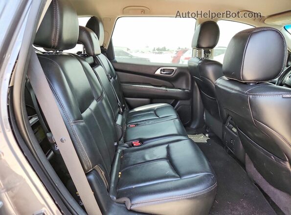5N1DR2MN9HC649505 2017 NISSAN PATHFINDER Gray Widok wnętrza z tyłu