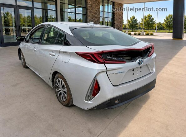 JTDKARFP5L3155175 2020 TOYOTA PRIUS Silver Widok z przodu