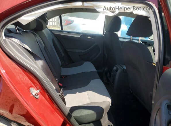 3VW2B7AJ8HM408853 2017 VOLKSWAGEN JETTA Красный Вид задней части салона