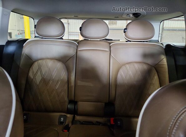 WMZYT5C56K3E69483 2019 MINI COOPER White Widok wnętrza z tyłu