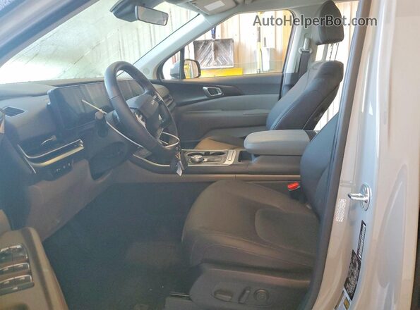 KNDNB5KA6V6194444 2027 KIA CARNIVAL Silver Dashboard view