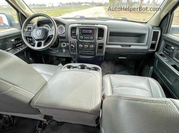 1C6RR7FG6JS274357 2018 RAM 1500 Белый Вид задних сидений