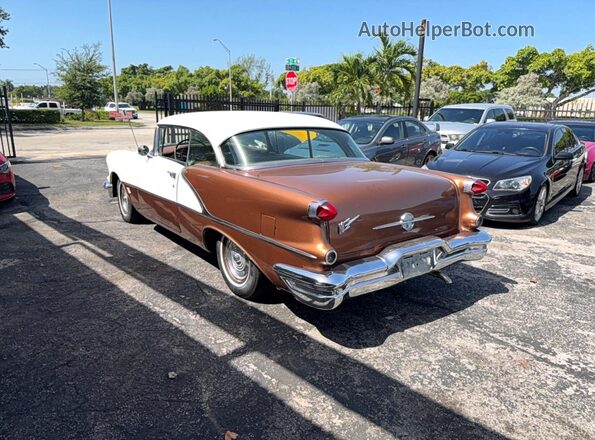 567C19821 1956 OLDSMOBILE ROCKET Двухцветный Задняя правая четверть