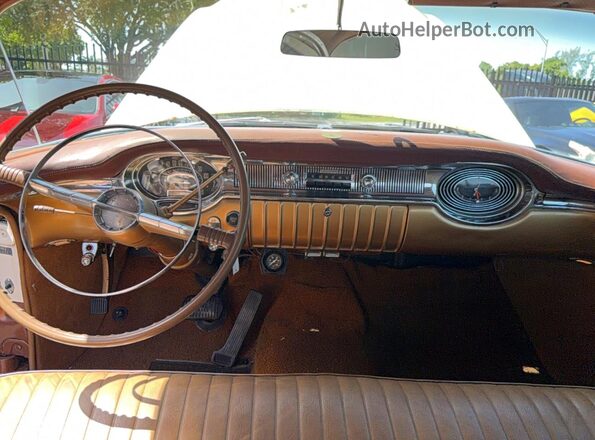 567C19821 1956 OLDSMOBILE ROCKET Двухцветный Вид щитка приборов