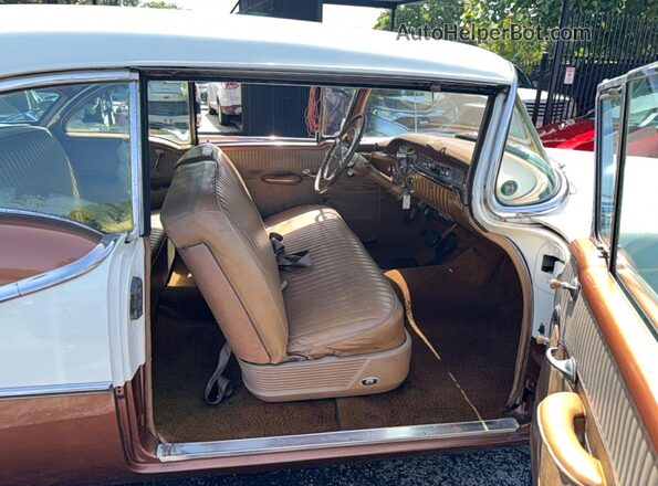 567C19821 1956 OLDSMOBILE ROCKET Двухцветный Вид спереди