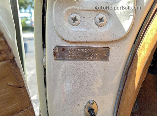 567C19821 1956 OLDSMOBILE ROCKET Двухцветный Вид задних сидений