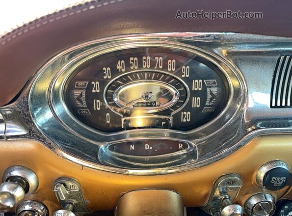 567C19821 1956 OLDSMOBILE ROCKET Двухцветный Вид панели приборов