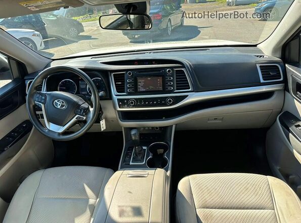 5TDBZRFH3JS891836 2018 TOYOTA HIGHLANDER White Widok deski rozdzielczej
