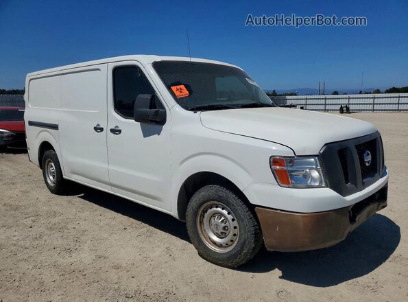 1N6BF0KM1HN800759 2017 NISSAN NV Белый Вид спереди