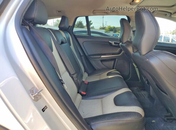 YV4612HK5G1017449 2016 VOLVO V60 Silver Սալոնի հետևի տեսք