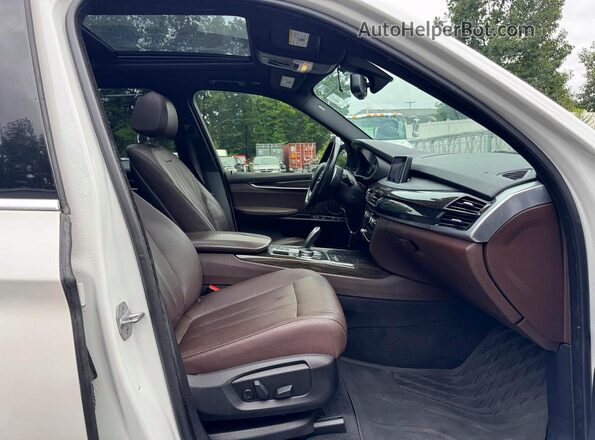 5UXKT0C55J0W02707 2018 BMW X5 White Вид щитка приладів