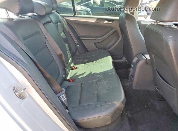 3VWDB7AJ6HM278791 2017 VOLKSWAGEN JETTA Gray Widok wnętrza z tyłu