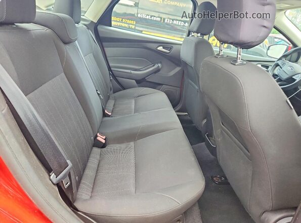 1FADP3F27GL320020 2016 FORD FOCUS Красный Вид задней части салона