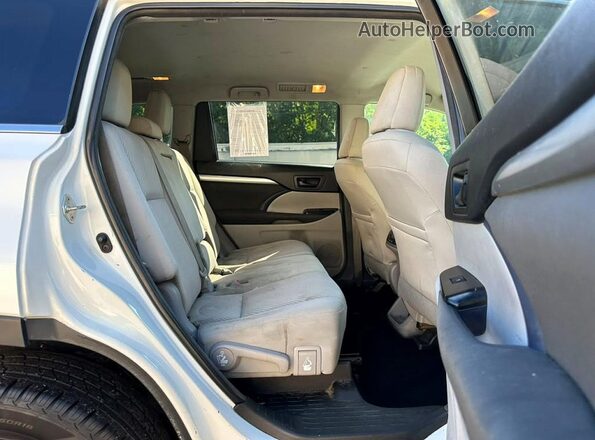 5TDBZRFH3JS891836 2018 TOYOTA HIGHLANDER White Widok z tyłu