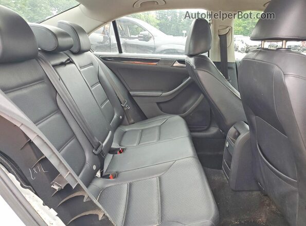3VWL17AJ7GM252553 2016 VOLKSWAGEN JETTA White Widok wnętrza z tyłu