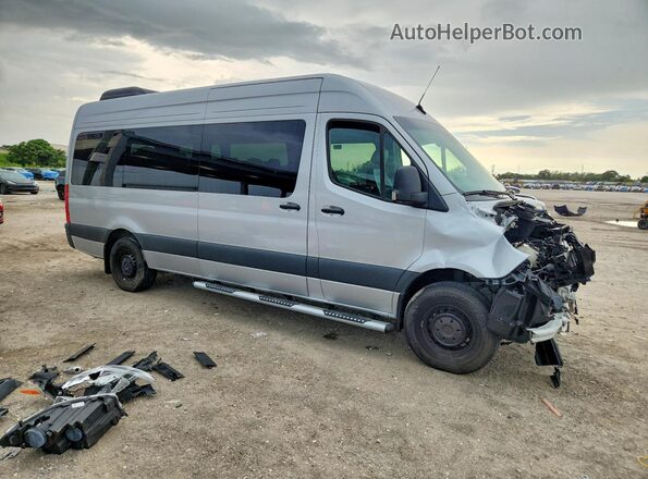 W1Z4NGHY9RT188817 2024 MERCEDES-BENZ SPRINTER Silver Widok z przodu