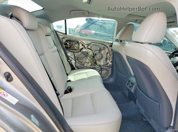58ABK1GG4HU067088 2017 LEXUS ES Silver Rear seats view