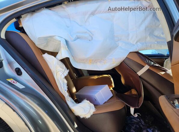 58ABK1GG8HU072598 2017 LEXUS ES Silver Rear seats view
