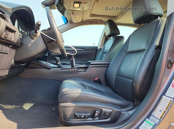 58ABK1GG9JU109499 2018 LEXUS ES Gray Widok wnętrza z przodu