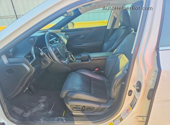 58ABZ1B13KU036968 2019 LEXUS ES White Front interior view