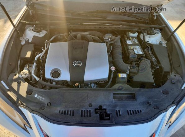58ABZ1B13KU036968 2019 LEXUS ES White Rear interior view