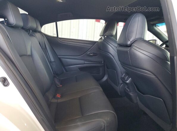 58ABZ1B17KU037993 2019 LEXUS ES White Widok tylnych siedzeń