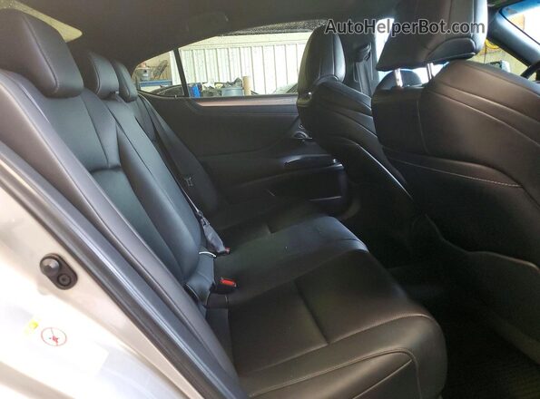 58ABZ1B18KU038487 2019 LEXUS ES Silver Вид задніх сидінь