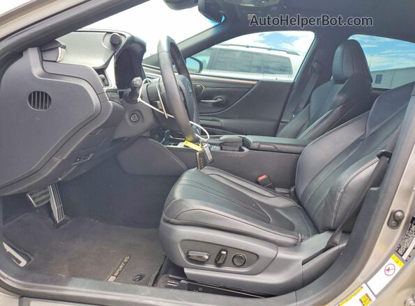 58ABZ1B19KU023867 2019 LEXUS ES Silver Front interior view