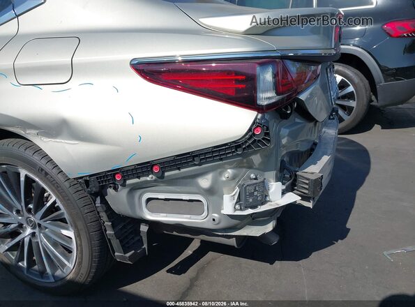 58ADA1C10NU019824 2022 LEXUS ES 300H Silver 