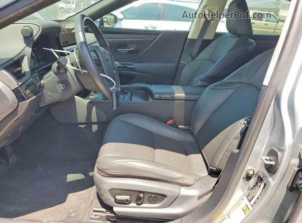 58ADA1C16RU051960 2024 LEXUS ES Silver Вид салону спереду