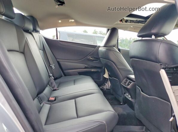 58ADA1C17RU052633 2024 LEXUS ES Silver Widok tylnych siedzeń