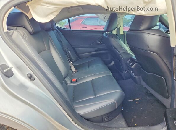 58ADA1C1XNU024156 2022 LEXUS ES Серебряный Вид задних сидений