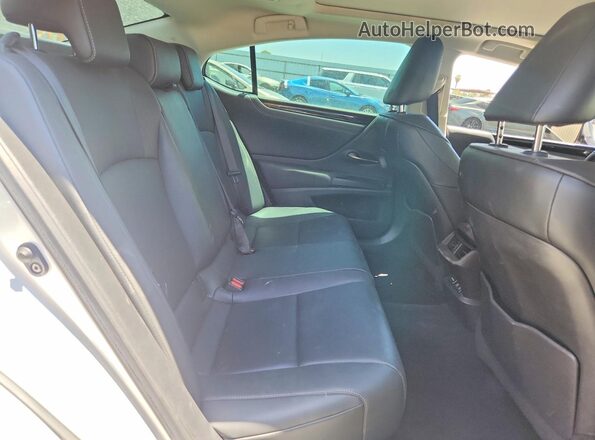 58ADZ1B13LU065882 2020 LEXUS ES White Vista de los asientos traseros