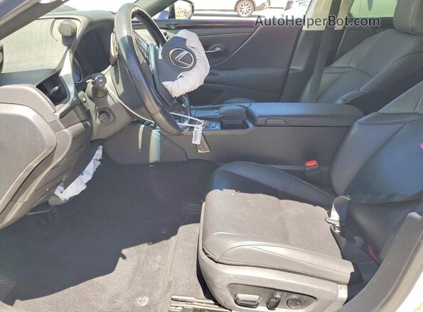 58ADZ1B19MU083921 2021 LEXUS ES White Front interior view