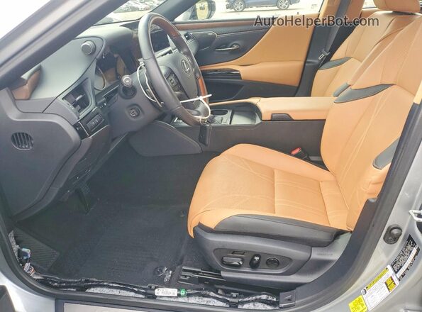 58AFZ1B13RU180452 2024 LEXUS ES Silver წინა სალონის ხედი