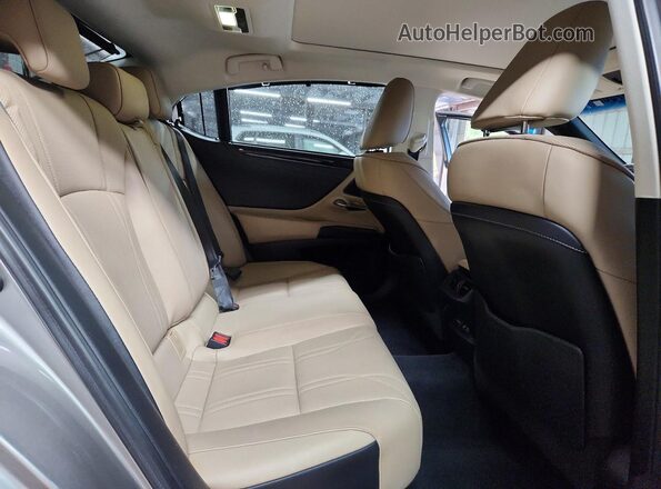 58AFZ1B18LU063988 2020 LEXUS ES Silver Rear seats view
