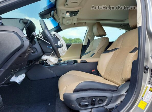 58AFZ1B18LU063988 2020 LEXUS ES Silver Front interior view