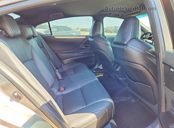 58AGZ1B11MU085983 2021 LEXUS ES Silver Widok tylnych siedzeń