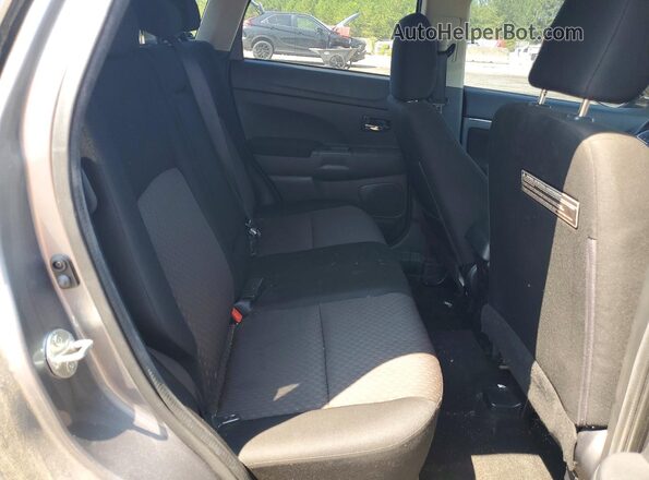 JA4AP3AW6HZ048138 2017 MITSUBISHI OUTLANDER Gray Widok wnętrza z tyłu