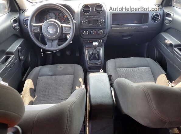 1C4NJRBB2HD194590 2017 JEEP PATRIOT Серебряный Вид щитка приборов