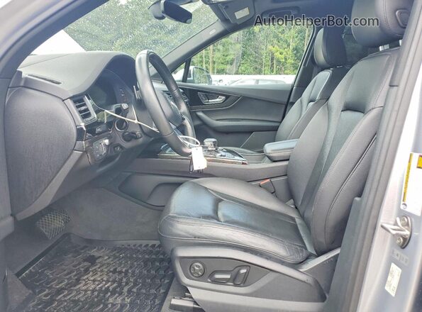 WA1VAAF7XJD011332 2018 AUDI Q7 Gray Dashboard view