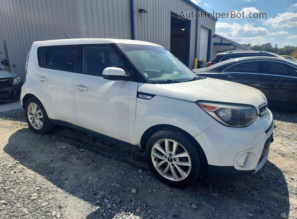 KNDJP3A59J7524137 2018 KIA SOUL Белый Вид спереди