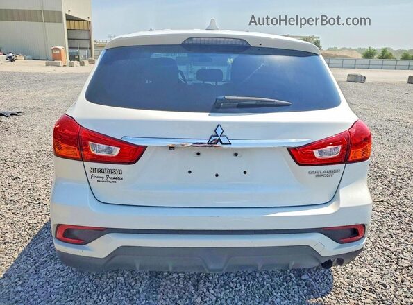 JA4AP3AU0JU017114 2018 MITSUBISHI OUTLANDER White Սալոնի դիմացի տեսք